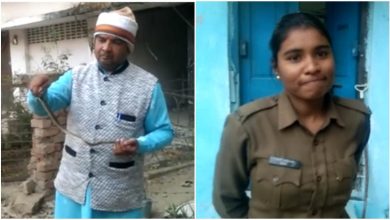 OMG महाशिवरात्रि पर महिला आरक्षक के पैर में लिपट गया सांप