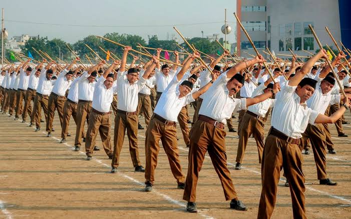 RSS के कार्यकलापों में शासकीय सेवकों के शामिल होने पर नही है कोई रोक, सामने आई ये जानकारी