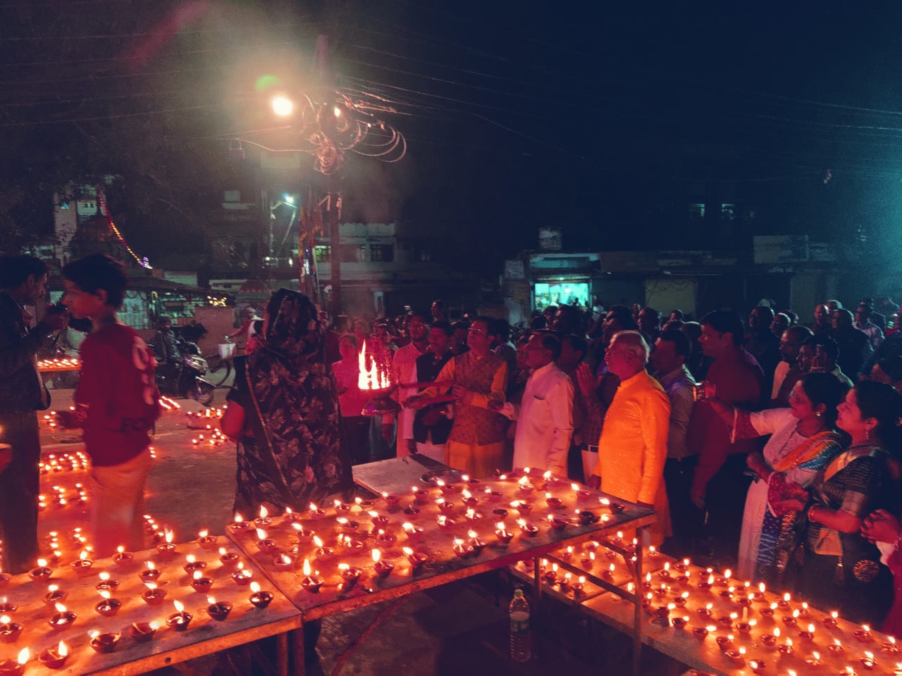 असंख्य दीपोत्सव के साथ आयोजित हुई महाराजा अग्रसेन की महाआरती