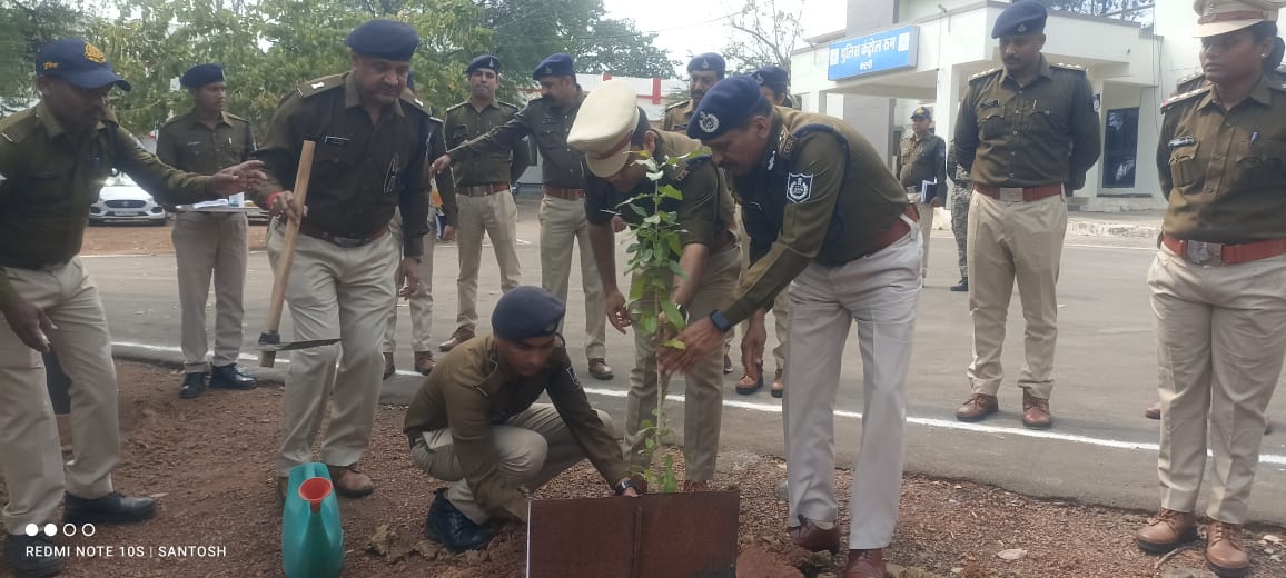 पुलिस महानिरीक्षक अनिल कुशवाह पहुंचे कटनी, वृक्षारोपण कर पुलिस अधिकारियों से किया परिचय