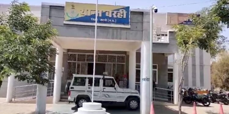 बरही पुलिस ने 3 वर्ष पूर्व अपहृत युवती को दस्तयाब कर किया परिजनों के सुपुर्द