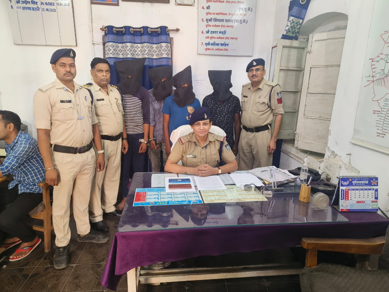 ट्रेनों में पत्थर मारकर मोबाईल लूट करने वाले शातिर बदमाश जीआरपी कटनी पुलिस की गिरफ्त में