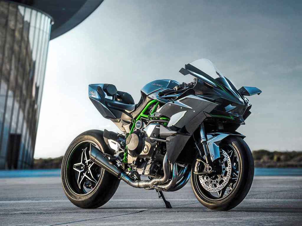 998cc इंजन के साथ बनी बाइकर्स की पहली पसंद Kawasaki , कातिलाना लुक के साथ मिलेंगे जहरीले फीचर्स