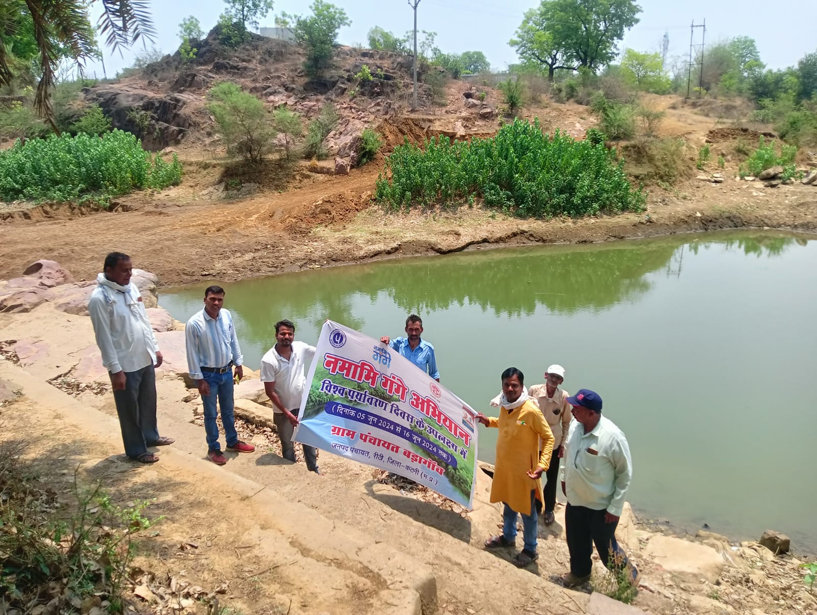 नमामि गंगे अभियान के अंतर्गत निवार नदी में चलाया गया स्वच्छता अभियान