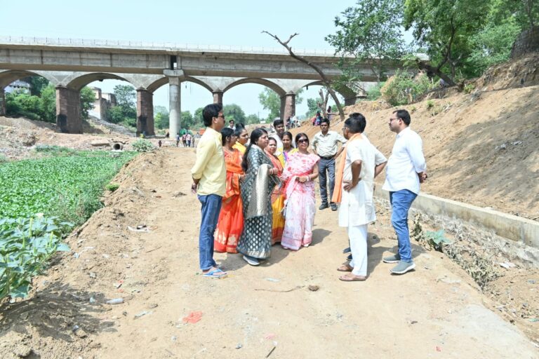 महापौर प्रीति सूरी ने किया मोहन घाट का निरीक्षण, कहा नदियां जीवनदायिनी इन्हें दूषित न करें