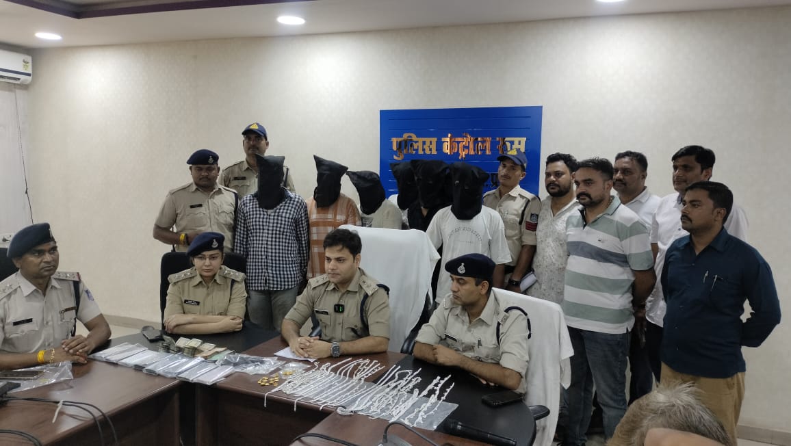 हीरापुर कौड़िया में सोने चांदी क़े व्यापारी से हुई लूट का पुलिस ने किया खुलासा, पिस्टल अड़ाकर युवकों ने सोना व्यापारी से की थी लूट