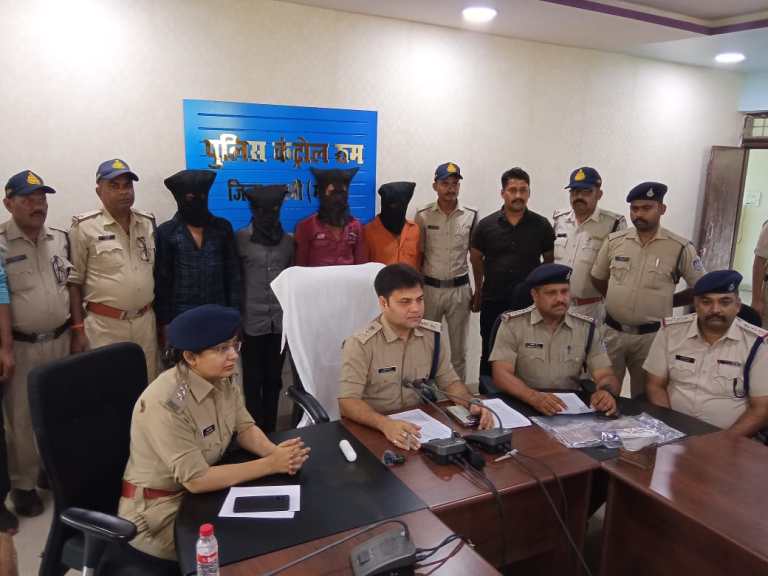 चूना भट्टे में हुए जघन्य हत्याकांड का पुलिस ने किया खुलासा, भट्टे में काम करने वाले कर्मचारियों ने लूट के इरादे से की थी मैनेजर की हत्या