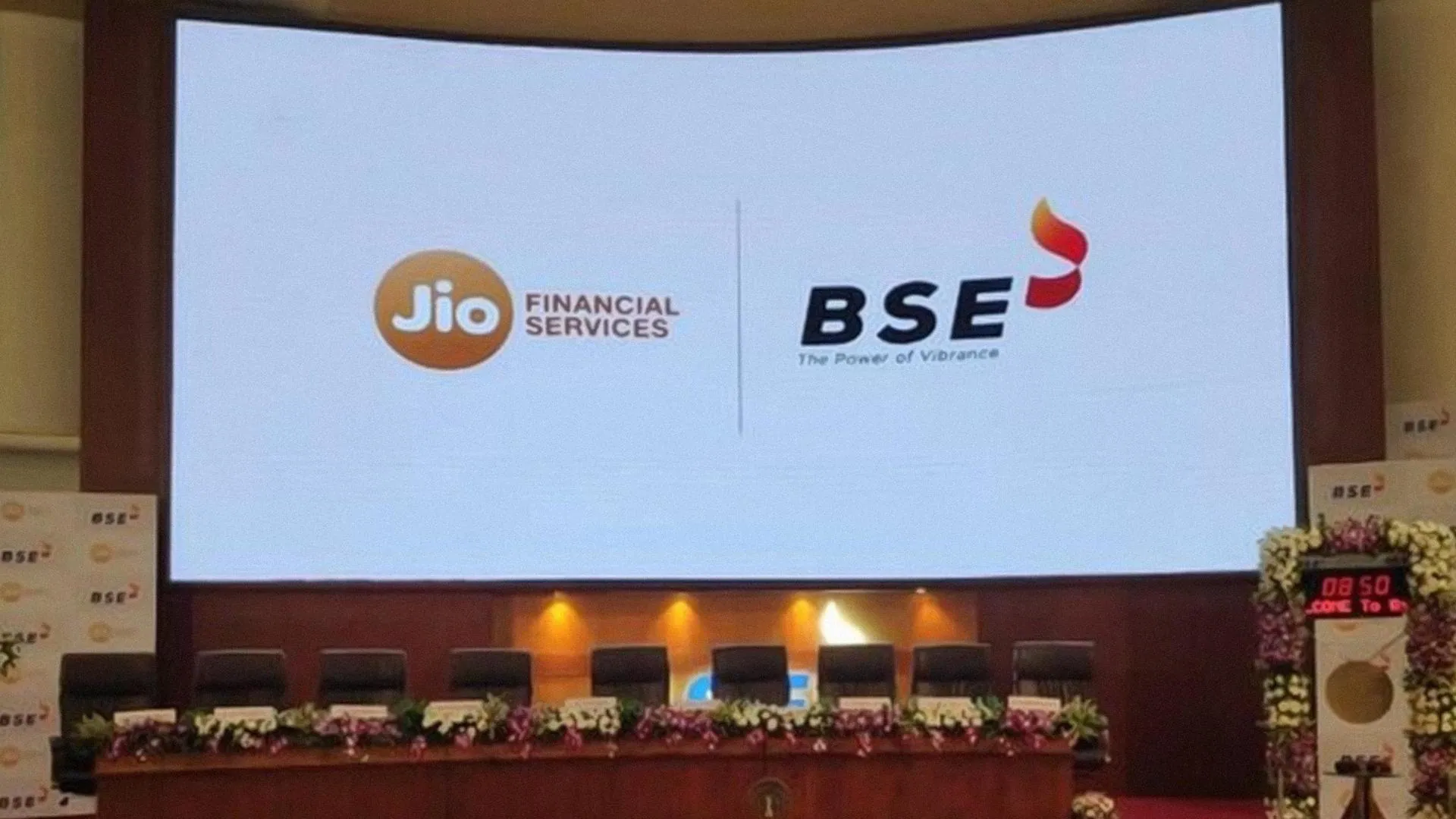 Jio Financial Services: अंबानी के इस शेयर का धमाल, 5 महीने में 60% रिटर्न, बनने वाला है मल्टीबैगर शेयर गलती से भी बेचने की भूल मत करना