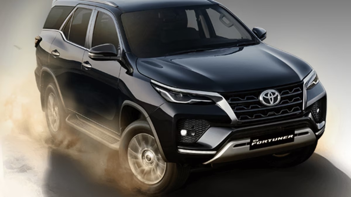 कातिलाना लुक और पावरफुल इंजन के साथ मार्किट में धमाकेदार एंट्री लेगी Toyota Fortuner , जाने कितनी होगी कीमत