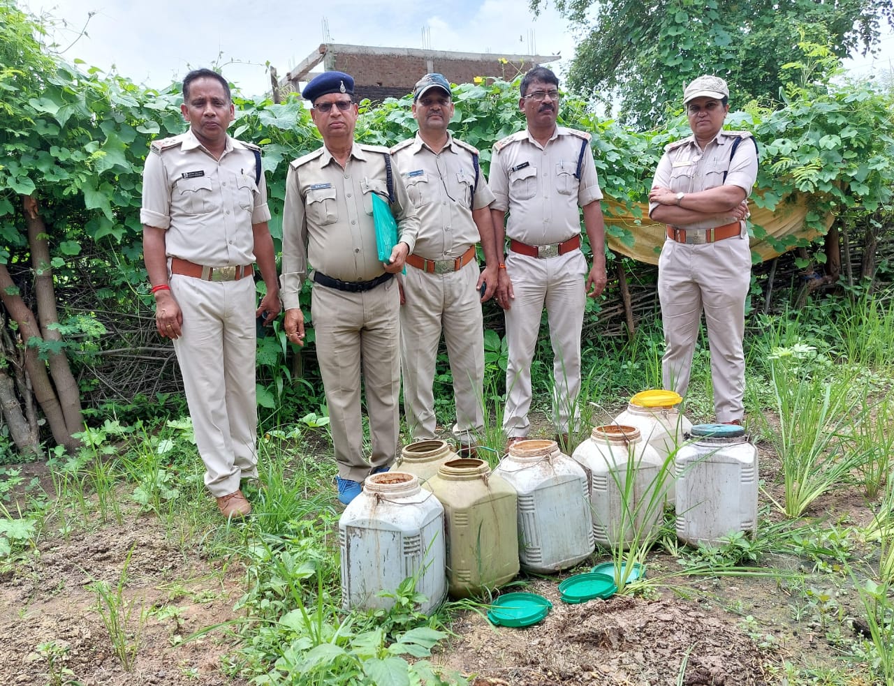 मदिरा के अवैध निर्माण, संग्रहण और विक्रय करने वालों पर आबकारी विभाग ने दी दबिश, मध्यप्रदेश आबकारी अधिनियम के तहत पंजीबद्ध किए 11 प्रकरण