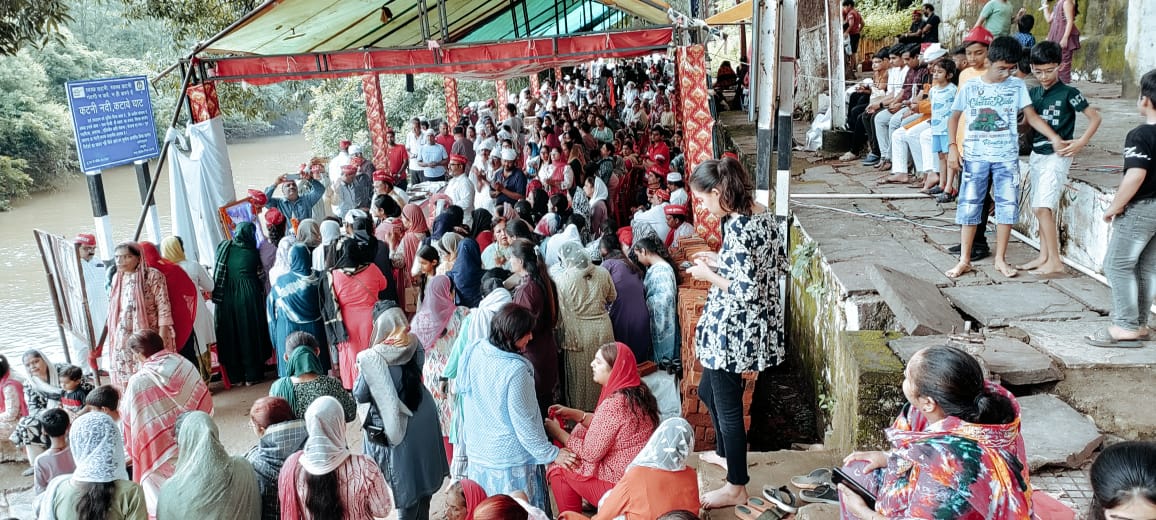 भक्ति गीतों ने समा बांधा जलदेवता ने की मेहर की वर्षा चालीहा महोत्सव में रही धूम