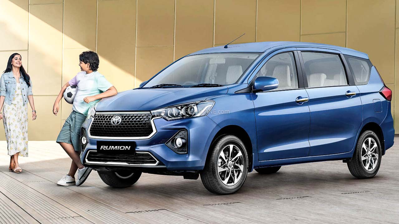 फैमिली के साथ ट्रिप पर जाने के लिए जल्दी खरीदें Toyota की चमचमाती New Toyota Rumion, जानिए क्या है? इसकी खासियत