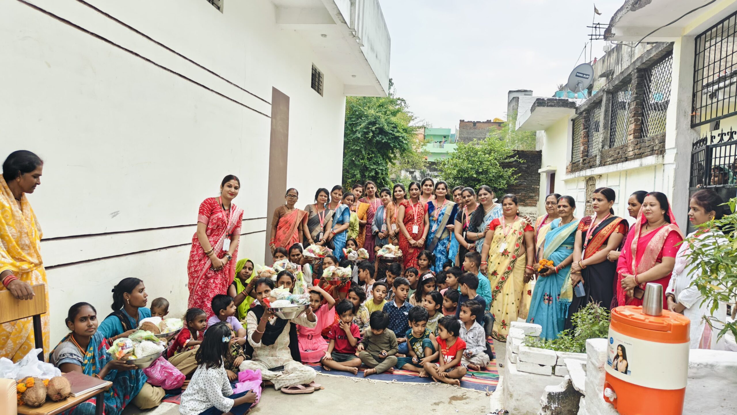 सर्वशक्ति महिला सेवा समिति वुमन्स पावर ग्रुप ने जरूरतमंद परिवारों के बीच मनाई दीवाली