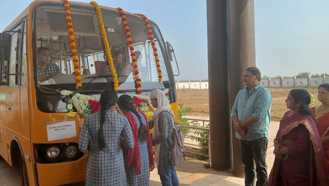 विधायक संदीप जायसवाल के प्रयास हुए फलीभूत, शासकीय कन्या महाविद्यालय की छात्राओं को मिली बस की सौगात