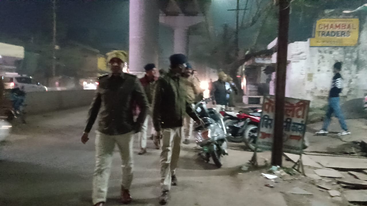 आसामाजिक तत्वों पर कड़ा सिंकजा माधवनगर, रंगनाथ पुलिस बल समेत किया पैदल भ्रमण