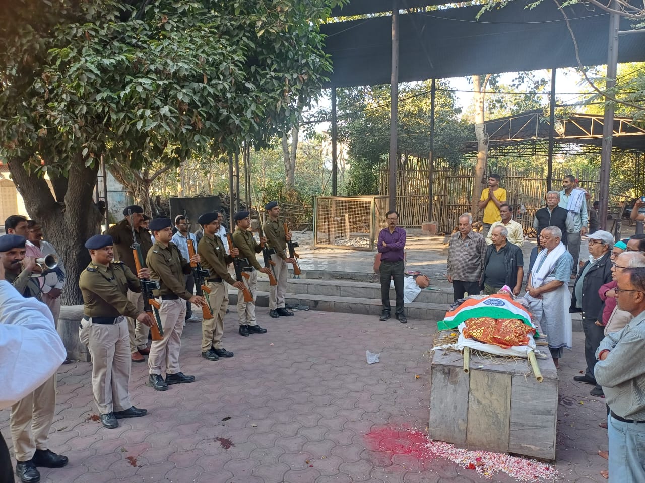 हाइकोर्ट के वरिष्ठ अधिवक्ता एवं स्वतंत्रता संग्राम सेनानी पंडित अवधेश प्रसाद शुक्ला(कक्का बाबू) पंचतत्व में विलीन 