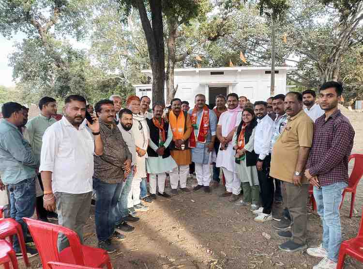 संगोष्ठी एवं कार्यकर्ता सम्मेलन में न्यू कटनी मंडल पहुंचे भाजपा जिलाध्यक्ष दीपक सोनी टण्डन का जोरदार स्वागत