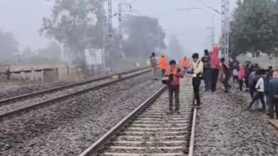 हेडफोन बना काल: ट्रेन की चपेट में आने से 20 वर्षीय युवक की दर्दनाक मौत